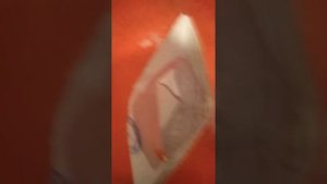 кораблик из бумаги тонет