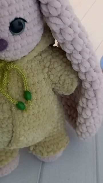 Плюшевый зайчик в комбинезоне Дино. смотреть онлайн