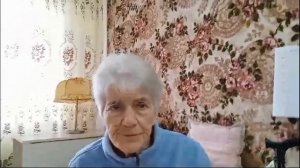 Русская бабушка поет калмыцкие песни.