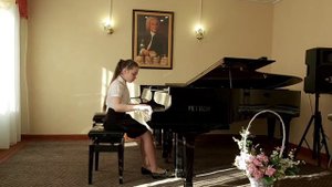 Ф. Кулау "Сонатина до мажор, соч.55 N3, Iч." А. Гречанинов "Из-под камешка".