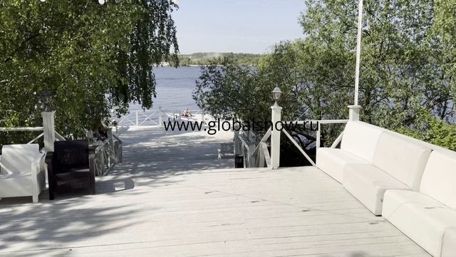 Площадка с шатром для мероприятий  на берегу Клязьминского водохранилища