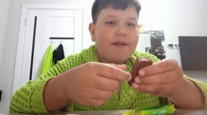 Пробую дубайский шоколад 🍫.