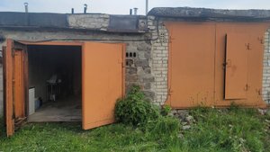 Продаются два гаража (через стенку)