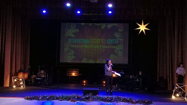 Танец "Эммануил". Выход ведущего. Видео "За что ты благодарен Богу?" 27.12.2020 смотреть онлайн