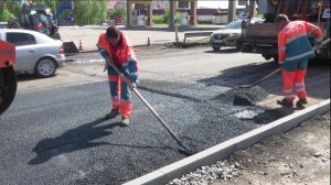 В рамках программы “Безопасные и качественные дороги” ремонтируется дорога по улице Самаренкина
