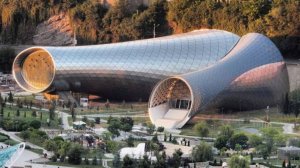 «Трубы Фуксаса» пойдут под снос. Тбилиси избавляется от наследия Саакашвили