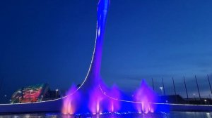 Поющий фонтан в Олимпийском парке города Сочи. Снято н