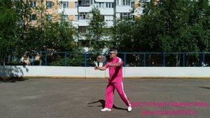 Упражнения с ракетками для Тайцзи на спортплощадке (6)