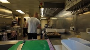 Полный рабочий день судового повара | Реальная жизнь и