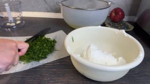 Домашний творожный сыр из кефира с зеленью | Пошаговый