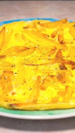 Жареная картошка фри в яйце