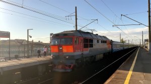 Тепловоз ТЭП70-0246 с пассажирским поездом Санкт-Петербург-Брест