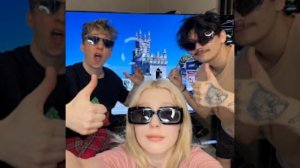 Наверное поэт, якоръ, even cute - в России жить (без мата)