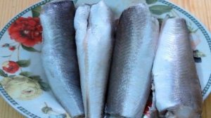 Хек со сметаной и овощами