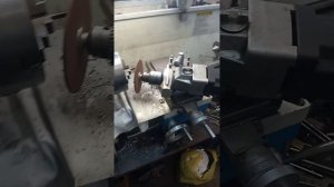 шлифовка тарелки клапана на токарном станке