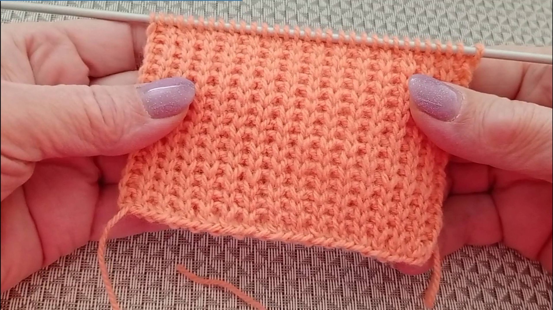 Плотный узор спицами. Вяжется на УРА! Всего 2 петли и 2 ряда. смотреть онлайн