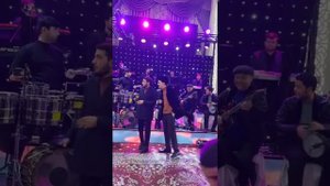 Жалолиддин Ахмадалиев ва Мухаммадзиё  дует туйда жонли ижрода.