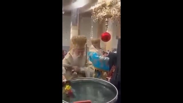 У Віфлеємі під час освячення води на словах Дух у вид?