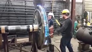 Насадка бандажа на колесную пару.