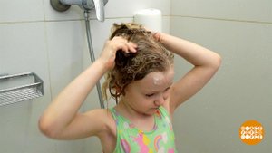Эксперт рассказала, как аскорбиновая кислота может спасти волосы от хлорки