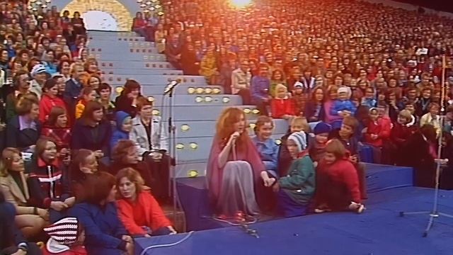 Алла Пугачёва - Песенка про меня (Official HD Video)