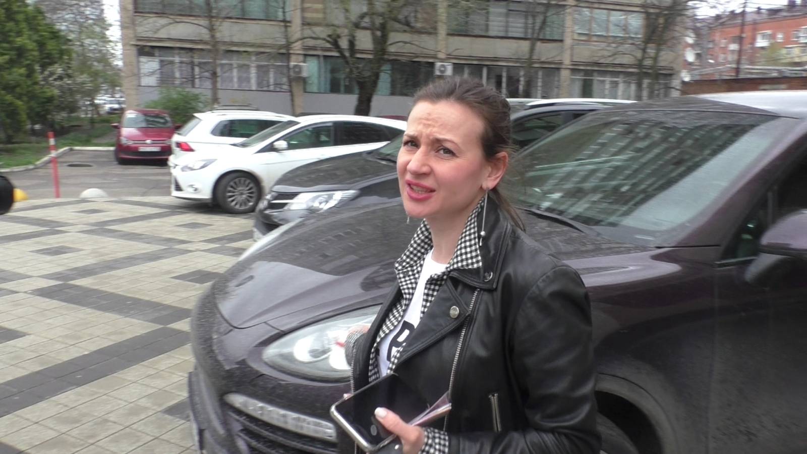 Краснодар. #2🔥Улыбки и рукопожатие не спасло бизнес-леди на корыте за 9 млн и в тапках за 20 тыс🔥 смотреть онлайн