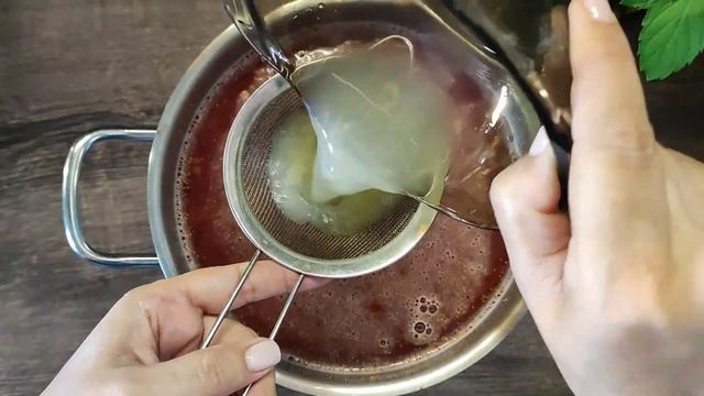 Домашний клубничный морс: Наслаждайтесь летом круглы?