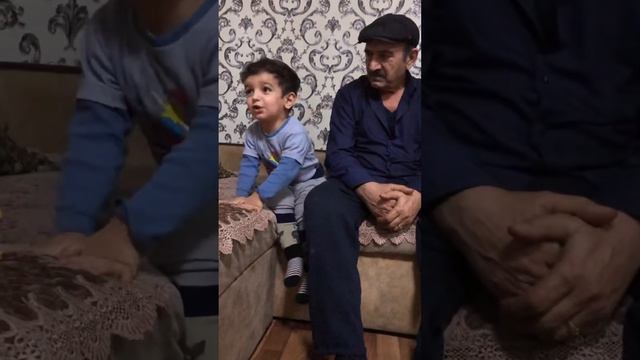 Бабушка и внук  ругаются 