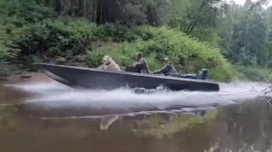 Лодка МАКСИХОД "Перекат" на перекатах