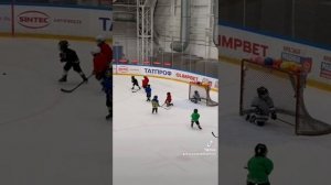 Быстро наказан! Драка юного хоккеиста.