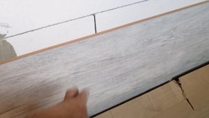 Ламинат на стену в прихожую частного дома