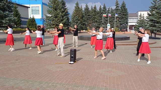 Танец Американо на главной площади Лаишево группой Им