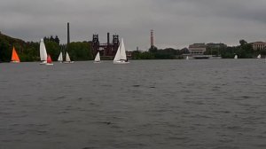 Соревнования парусников.