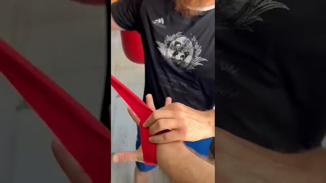 Тейпирование боксерскими бинтами. Бинтование руки. Бо смотреть онлайн