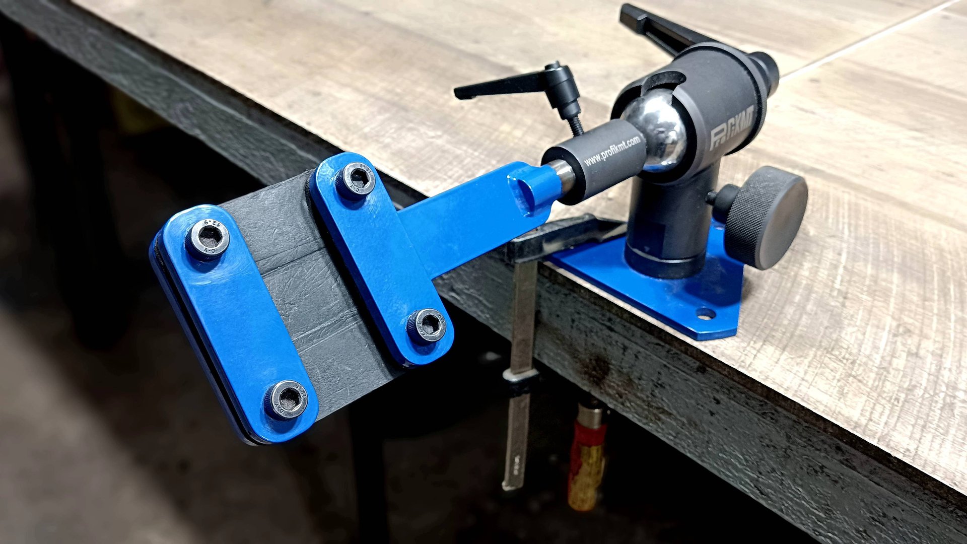 Новый инструмент для изготовления ножа .Тиски ножедела от КМТ отличная помощь каждому мастеру смотреть онлайн