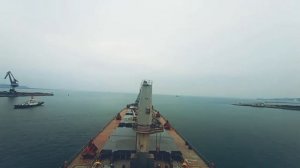 Ship departure from port Yantai. Cудно покидает порт.