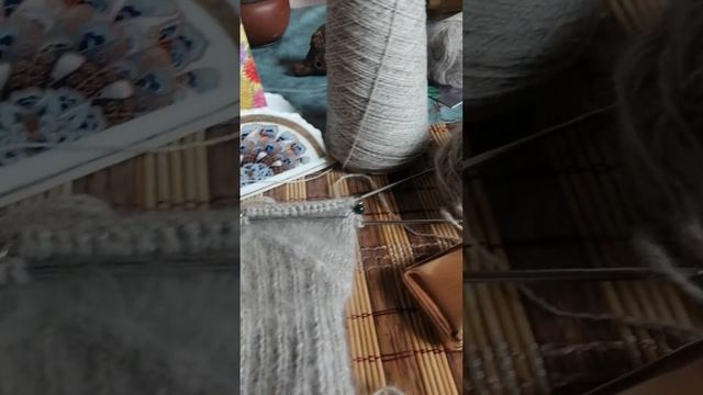 Вяжу варежки из пряжи ангора плюс як