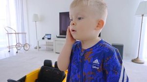 ДИАНА И РОМА - Оливер и Папа веселятся на новой Игровой площадке в Дубае