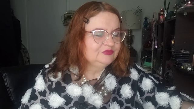 СЕРЕБРЯНАЯ БАБОЧКА ЧИТАЕТ ФРАГРАНТИКУ.КОММЕНТАРИИ. Н? смотреть онлайн