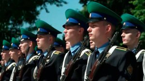 Представители пограничных войск возложили цветы к монументу «Пограничникам Отечества» в Москве