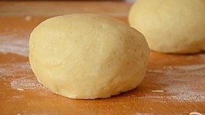 Быстрый песочный пирог с вареньем