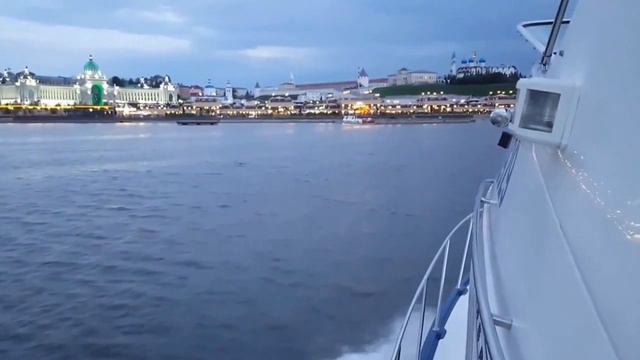 Прогулка на Катере по вечерней Казани с волшебным пейзажем города.