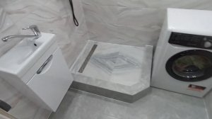 Ванная комната с душевым поддоном в строительном испо