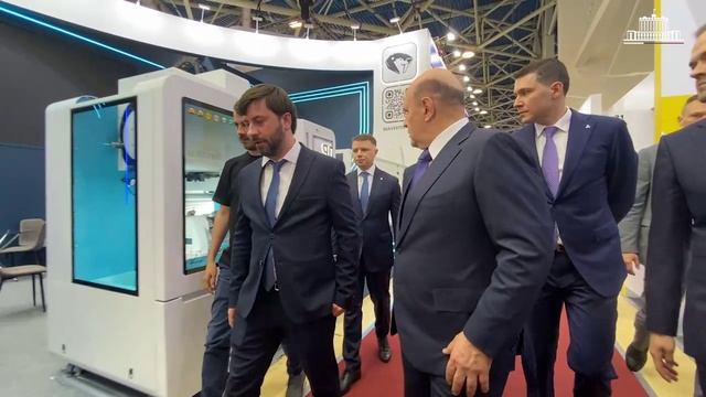 Премьер-министр РФ Михаил Мишустин посетил стенд выпускников СТАНКИНа, где представлен компактный об