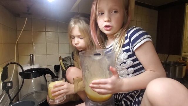 Алёна и Ману делают фреш