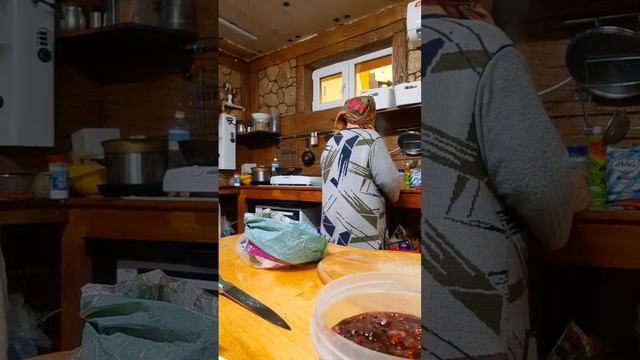 Мамка пришла к нам пить чай