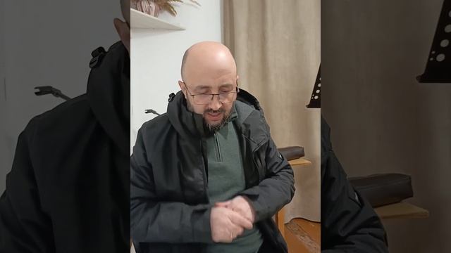 Лопата Его в руке Его, и Он очистит гумно Свое и собере? смотреть онлайн