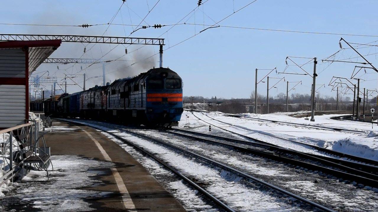 Тепловозы 2ТЭ116У-0004 и 2ТЭ10М-????. Двойная тяга.
