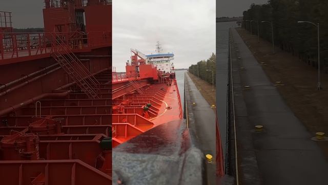 судно заходит в шлюз смотреть онлайн
