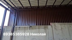 Навес с экраном из профлиста с водосточной системой. А